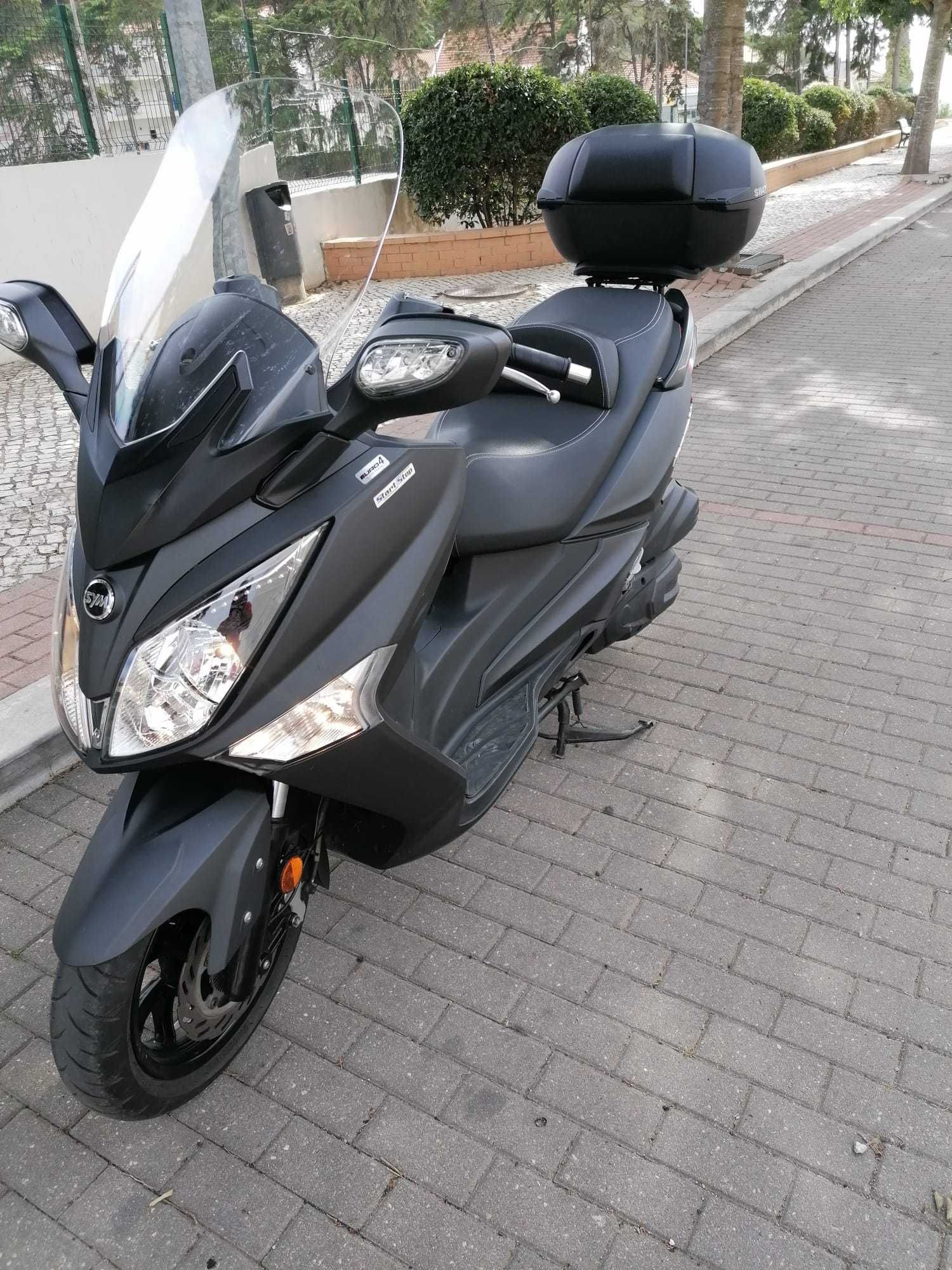 Scooter SYM GTS 300 I /Ano 2018 /20 000 km