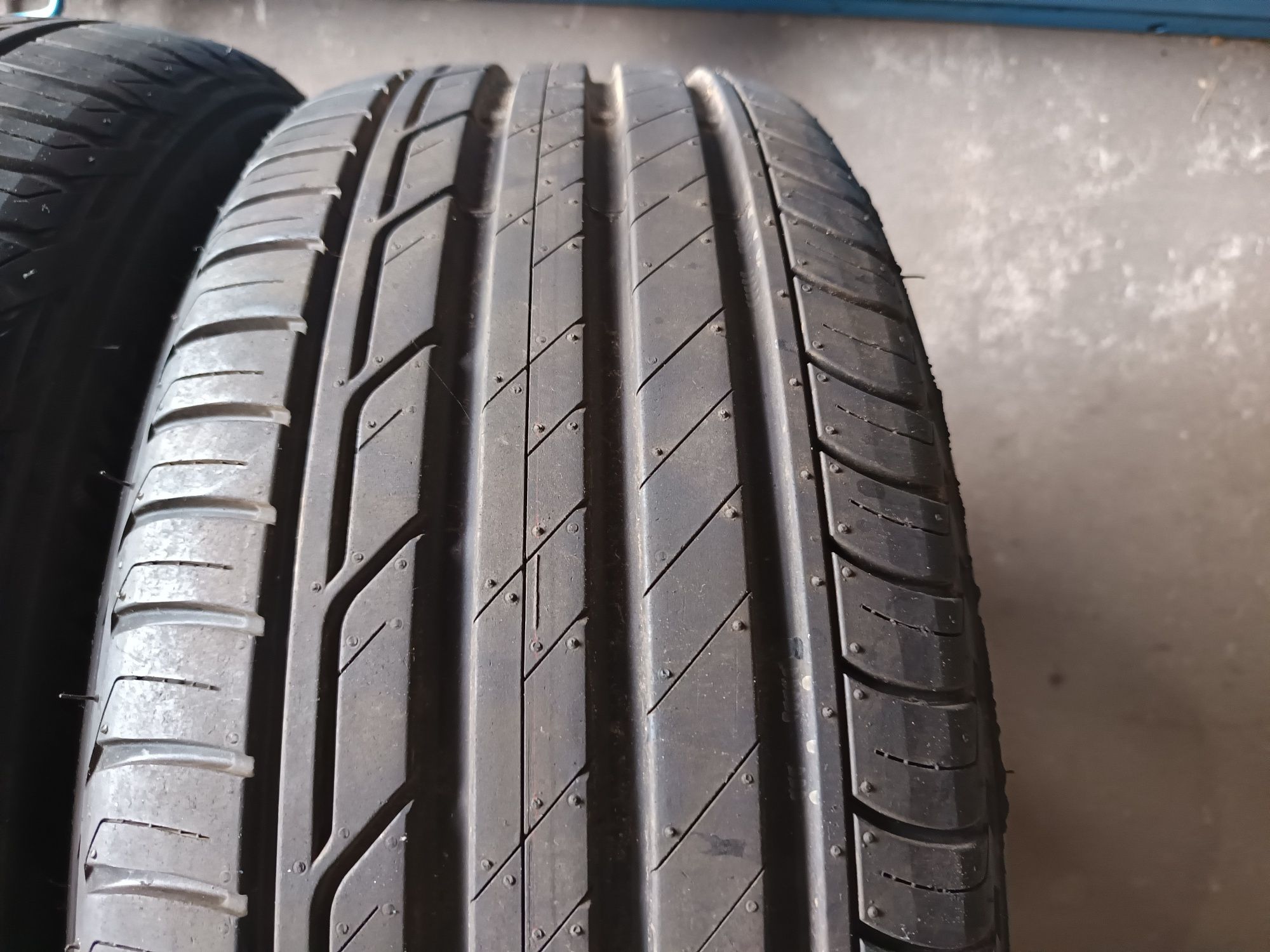 Opony 215/50 R18 Bridgestone nowe demo
