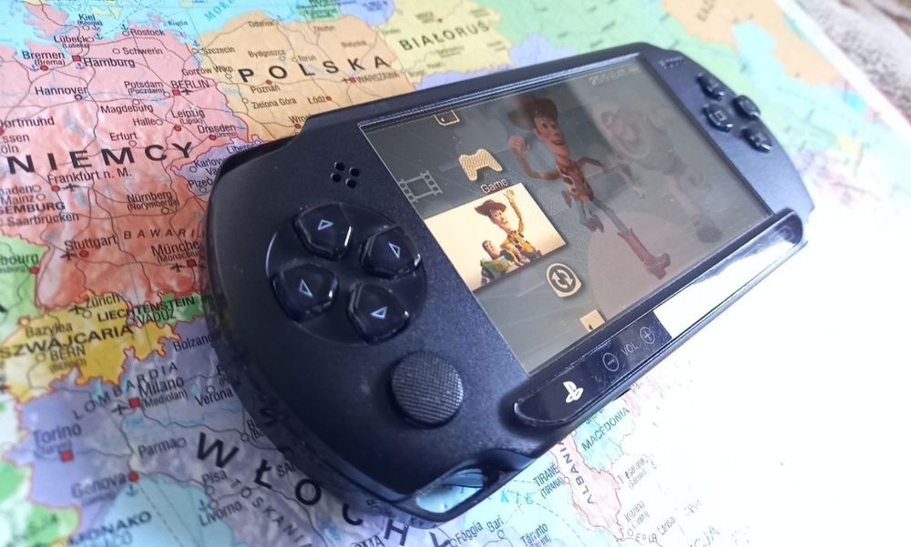 Konsola Sony psp Street E 1004 16gb 45 gier