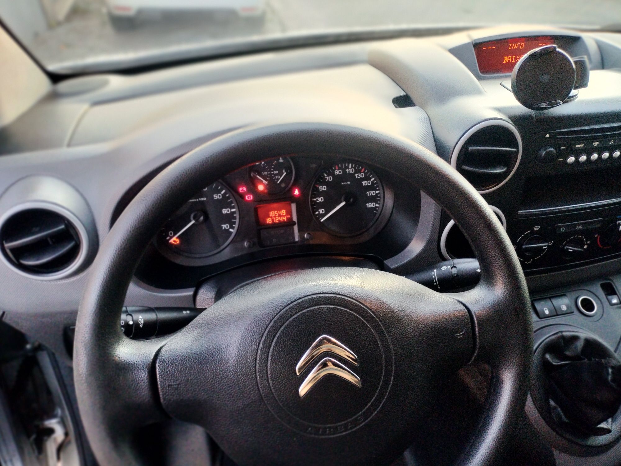 Peugeot partner de 2018com 100 CV motor 1600 HDI so 187 mil km
