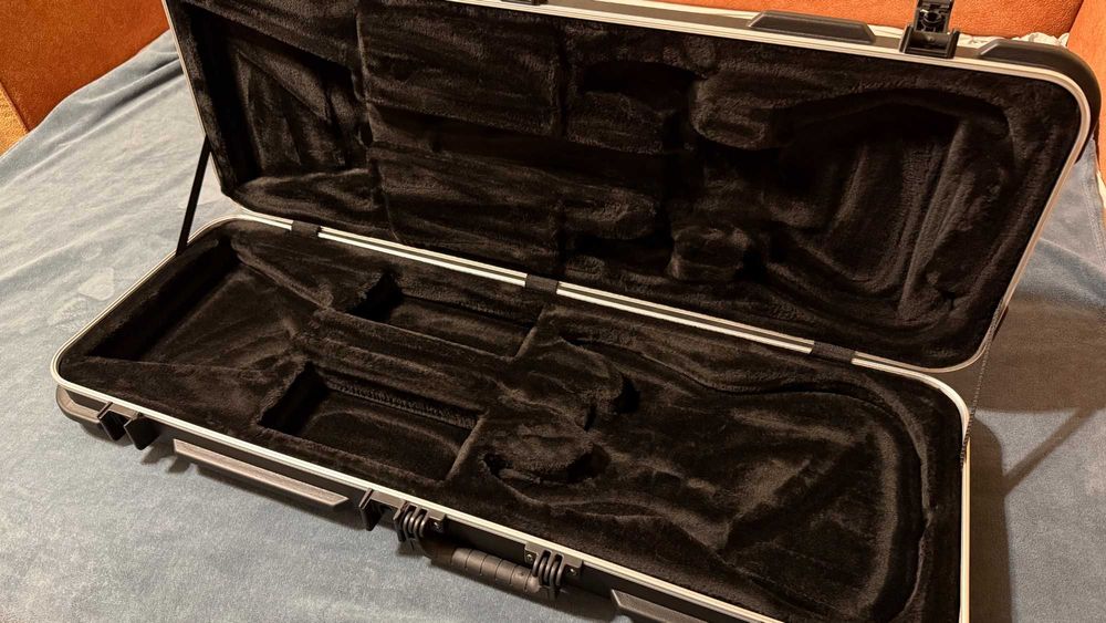 Продам кейсы/кофры гитар/басов Fender,Jackson,Roadrunner,Music-Jacket