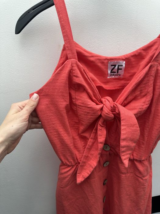 Червона сукня літня