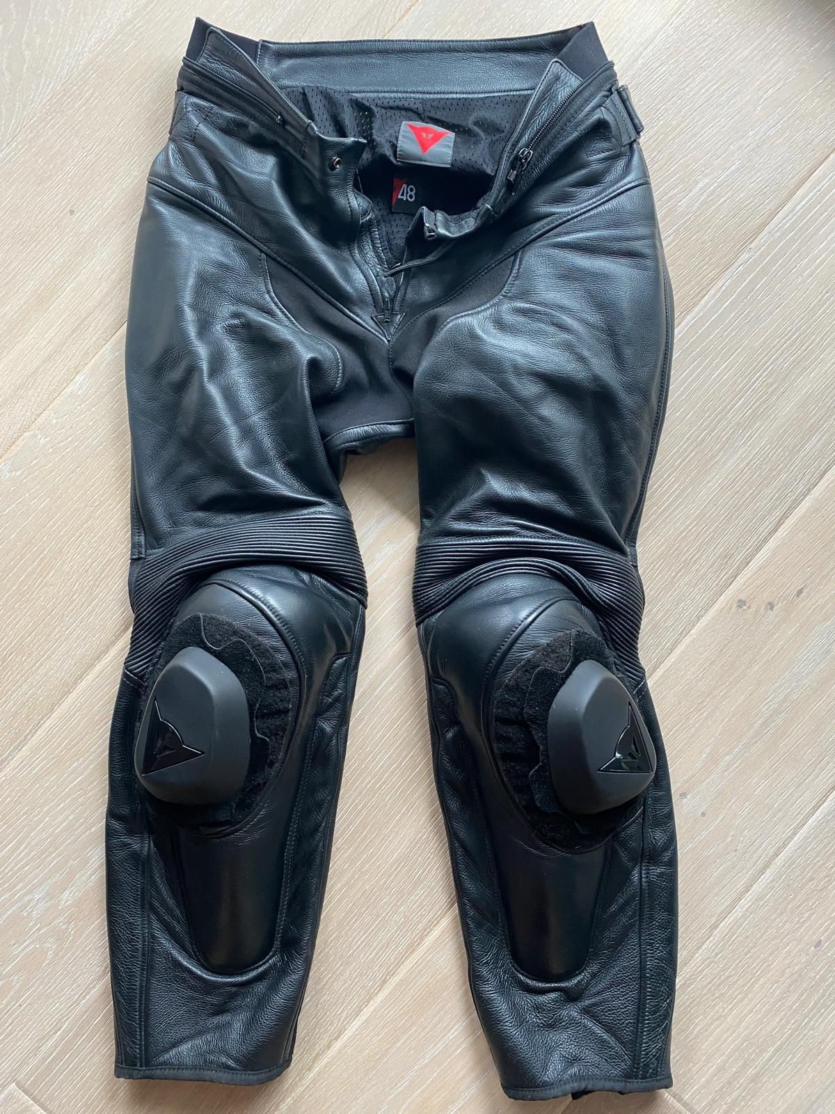 Kombinezon skórzany 2 częściowy Dainese AVRO D1 46/48