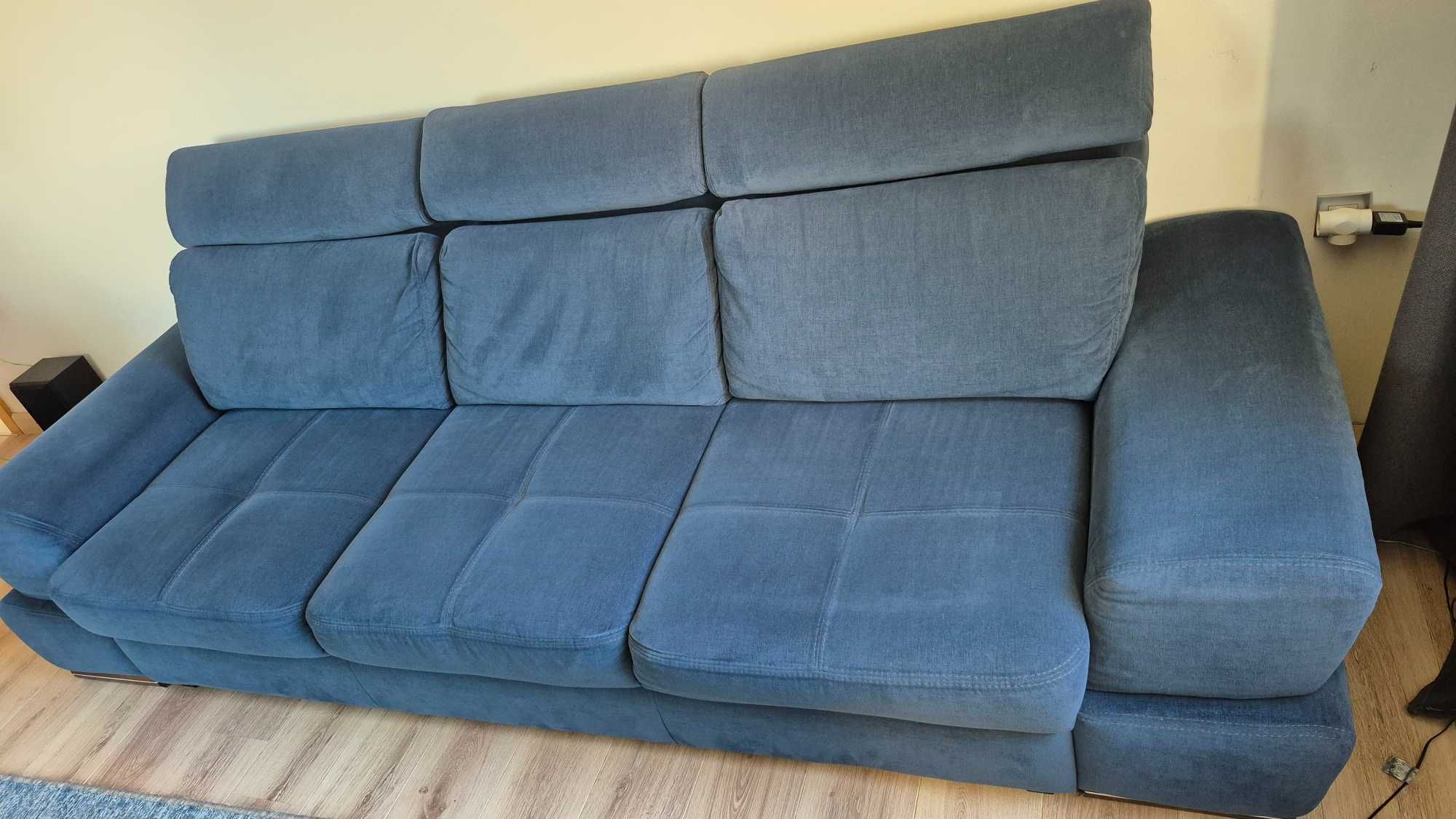 Sofa 3 osobowa,rozkładana z regulowanym zagłówkiem  z pufą Gala ,Agata