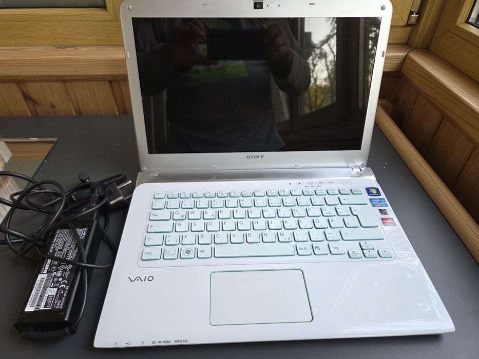 Ноутбук Sony VAIO, Core i3, 4GB RAM, 500GB HDD