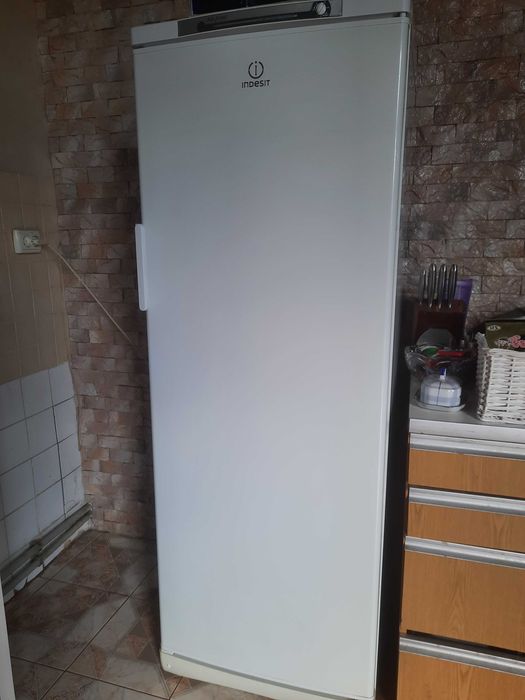 Морозильна камера INDESIT SFR 167 NF