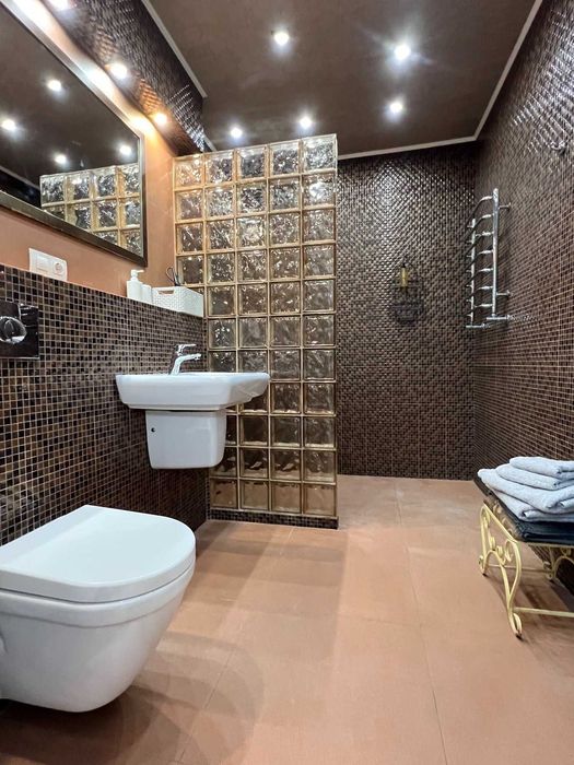 2-3 кімнатні люкс  в центрі.