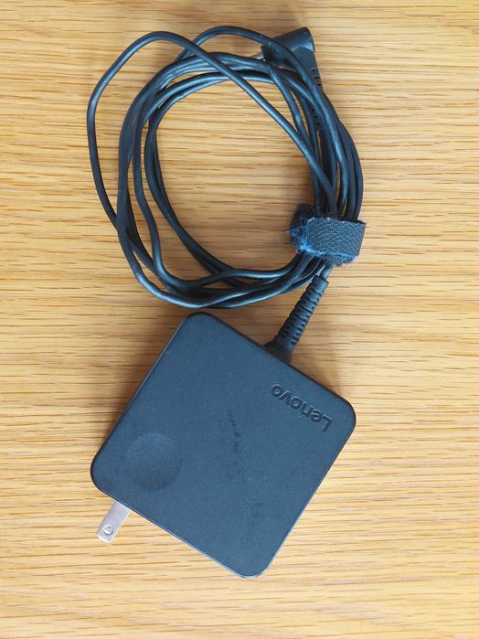 Computador portátil LENOVO 13" com ecrã tátil - i7 -7500 CPU - 2.70GHz