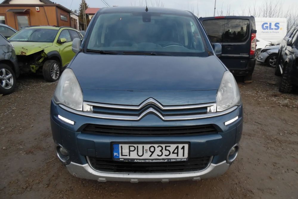 Citroën Berlingo 2014r, 1.6 Benzyna. Uszkodzone boki. Jeździ. VAT 23%
