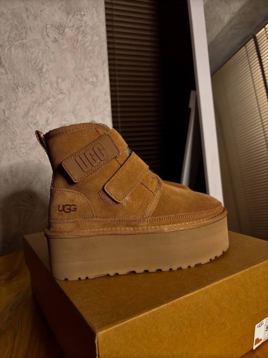 Зимові чоботи ugg neumel platform chestnut
