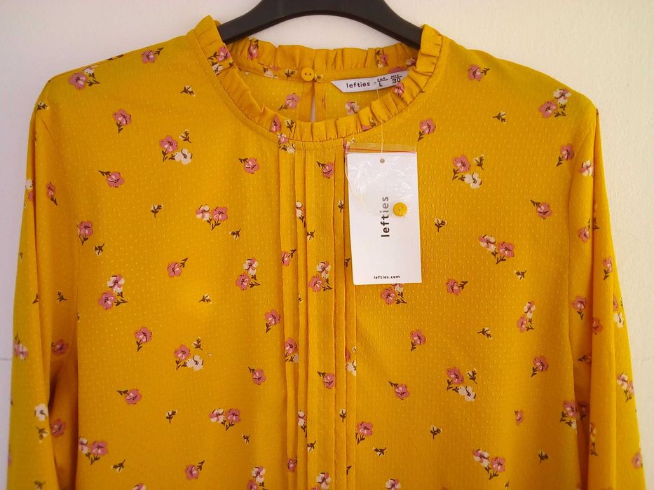 Blusa amarela torrado com flores - Lefties - Tamanho L - Nova!