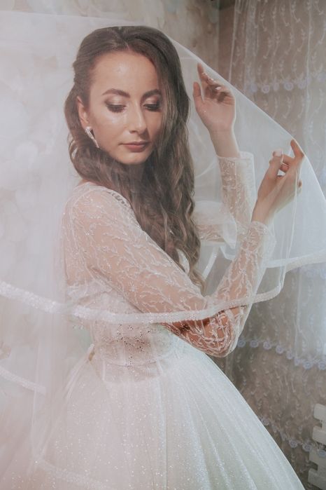 Продам весільну сукню