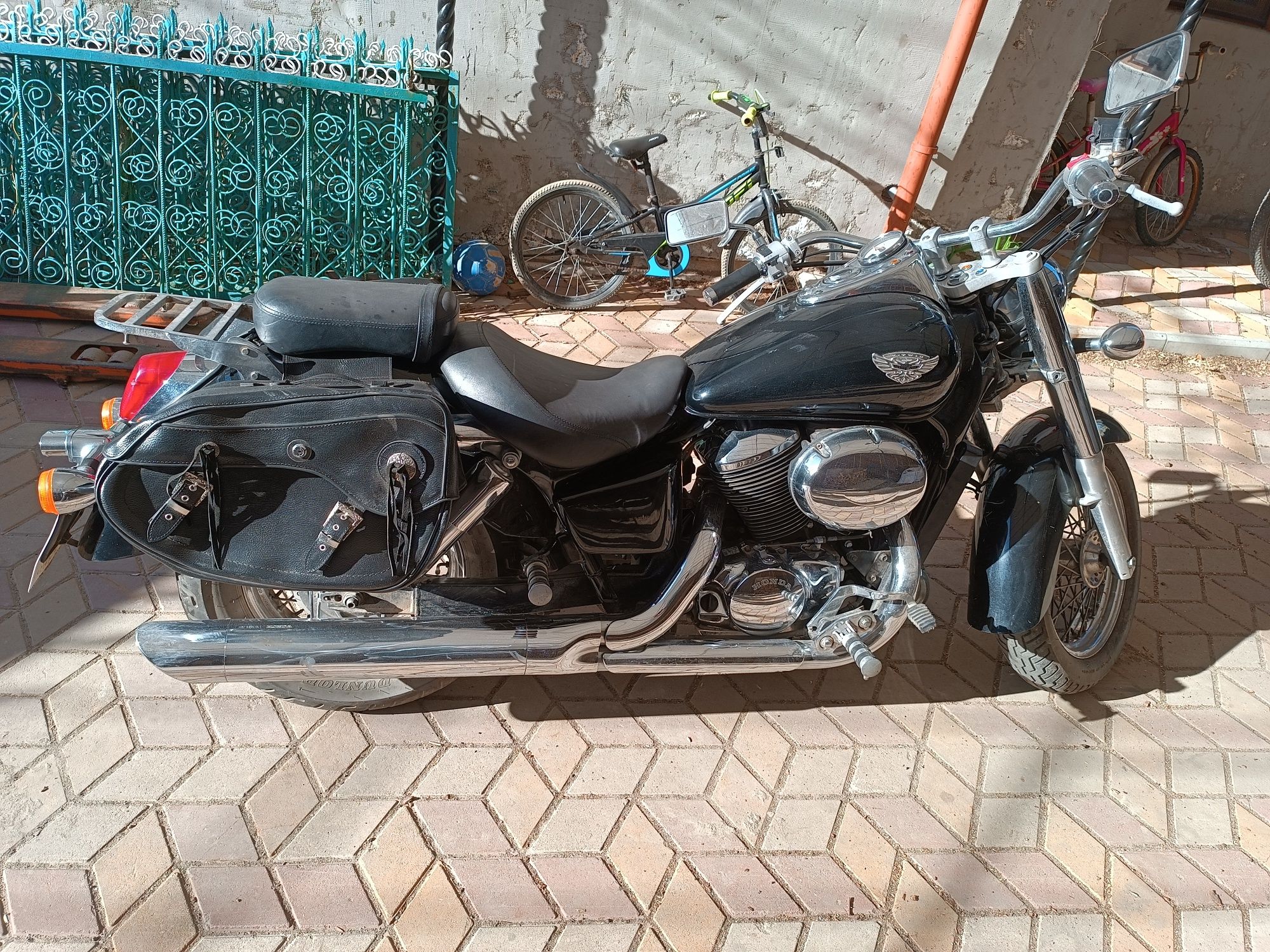 Продам honda shadow 400