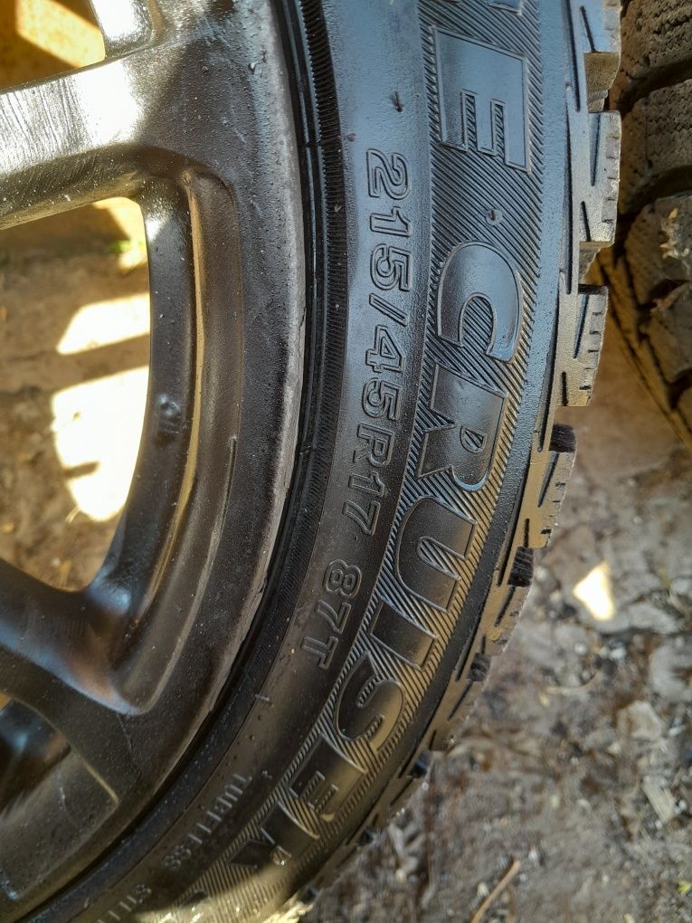 Диски с новыми шинами 215/45R17, диски 5×100, ET45