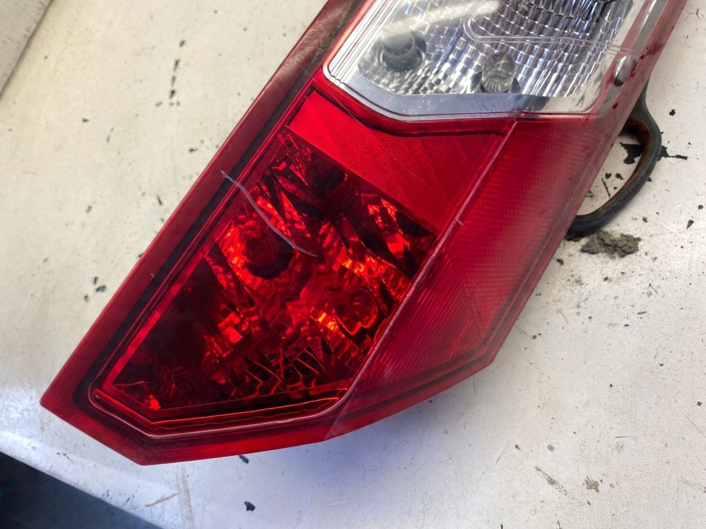 FORD TRANSIT CONNECT LAMPA PRAWY TYŁ DT11-13404-AB