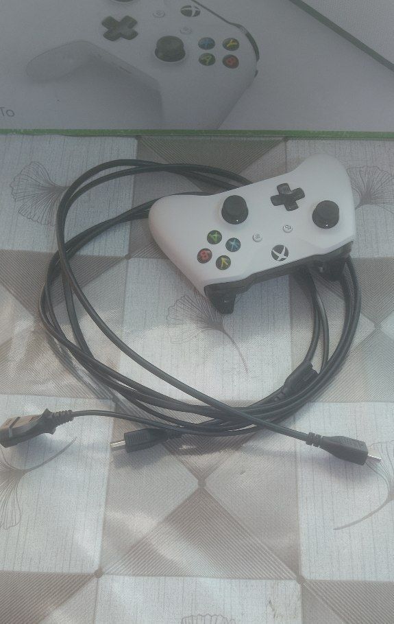 !!СРОЧНО Xbox one s 1-тb. СРОЧНО!!