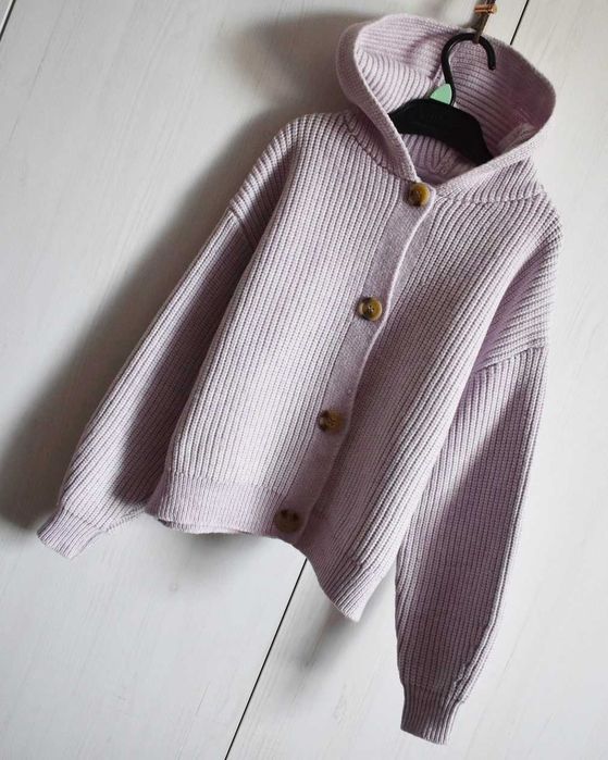 Sweterek 140 146 zapinany kardigan prążkowany dzianinowy z kapturem