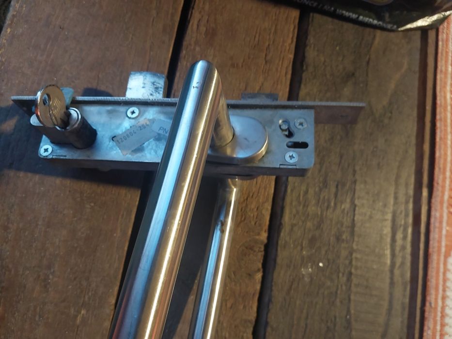 Kompletny zamek  do bram i furtek z klamką i wkładką