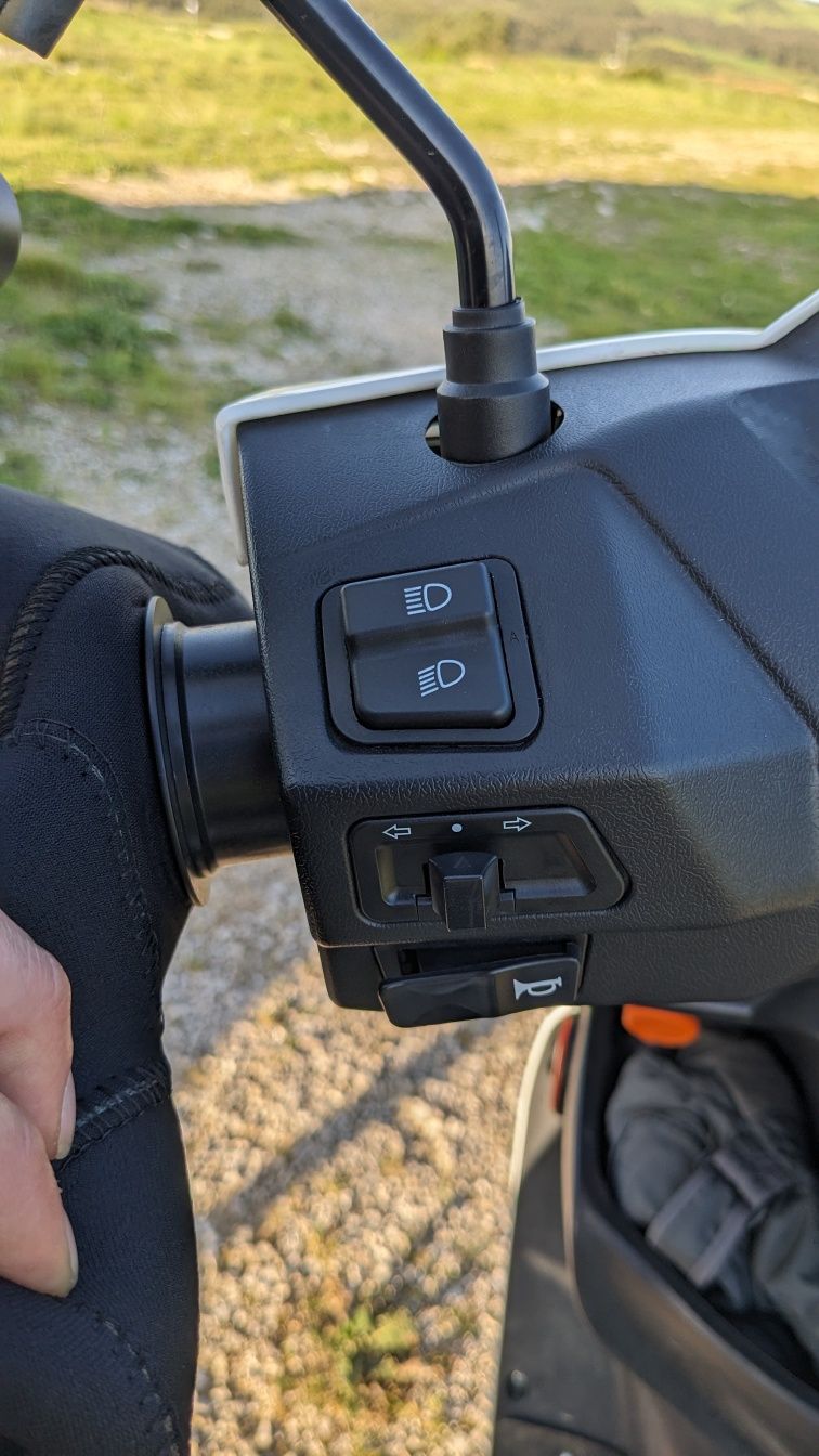 Scooter elétrica 72v 1500w semi nova matriculada