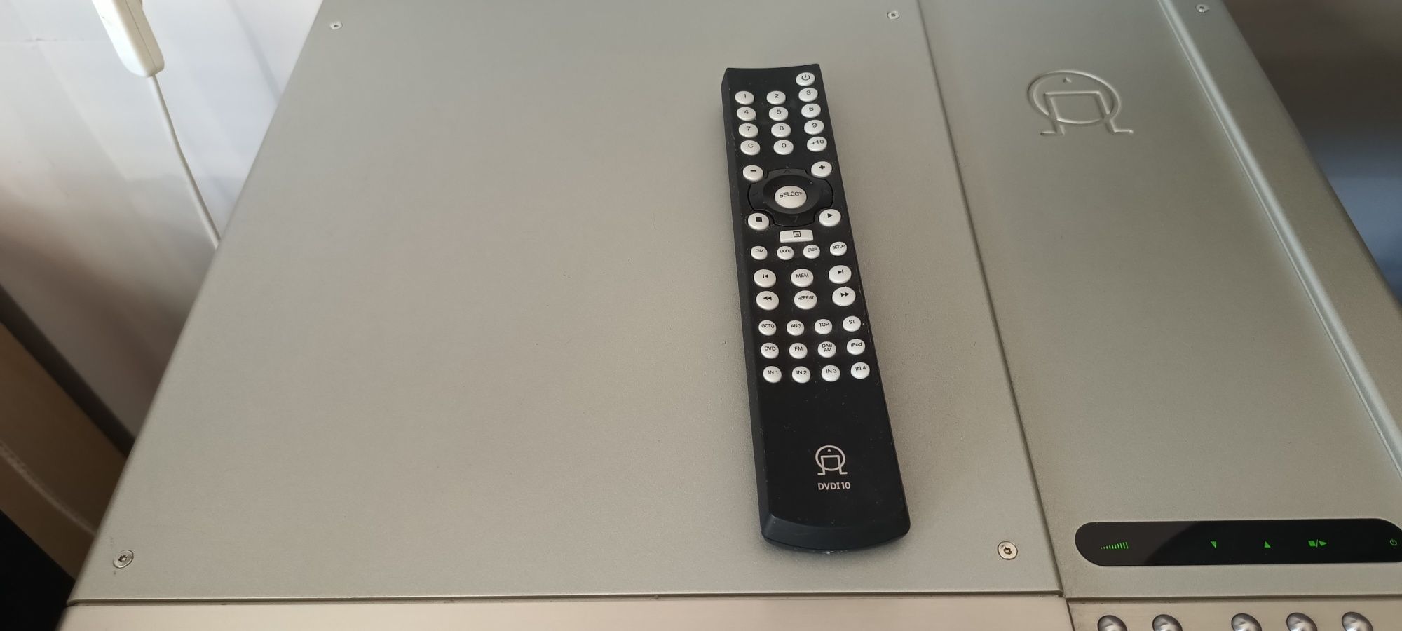 AMPLITUNER PRIMARE  DVD i 10,CD,Tuner,I-pod etc.