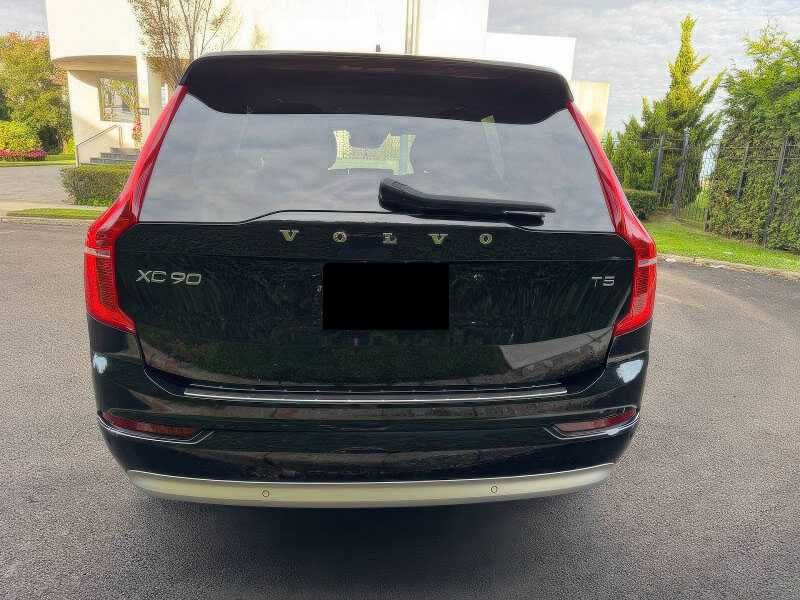 2022 Volvo XC90 T5 Momentum