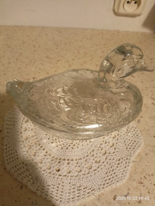 Szklana kaczka z PRL bombonierka