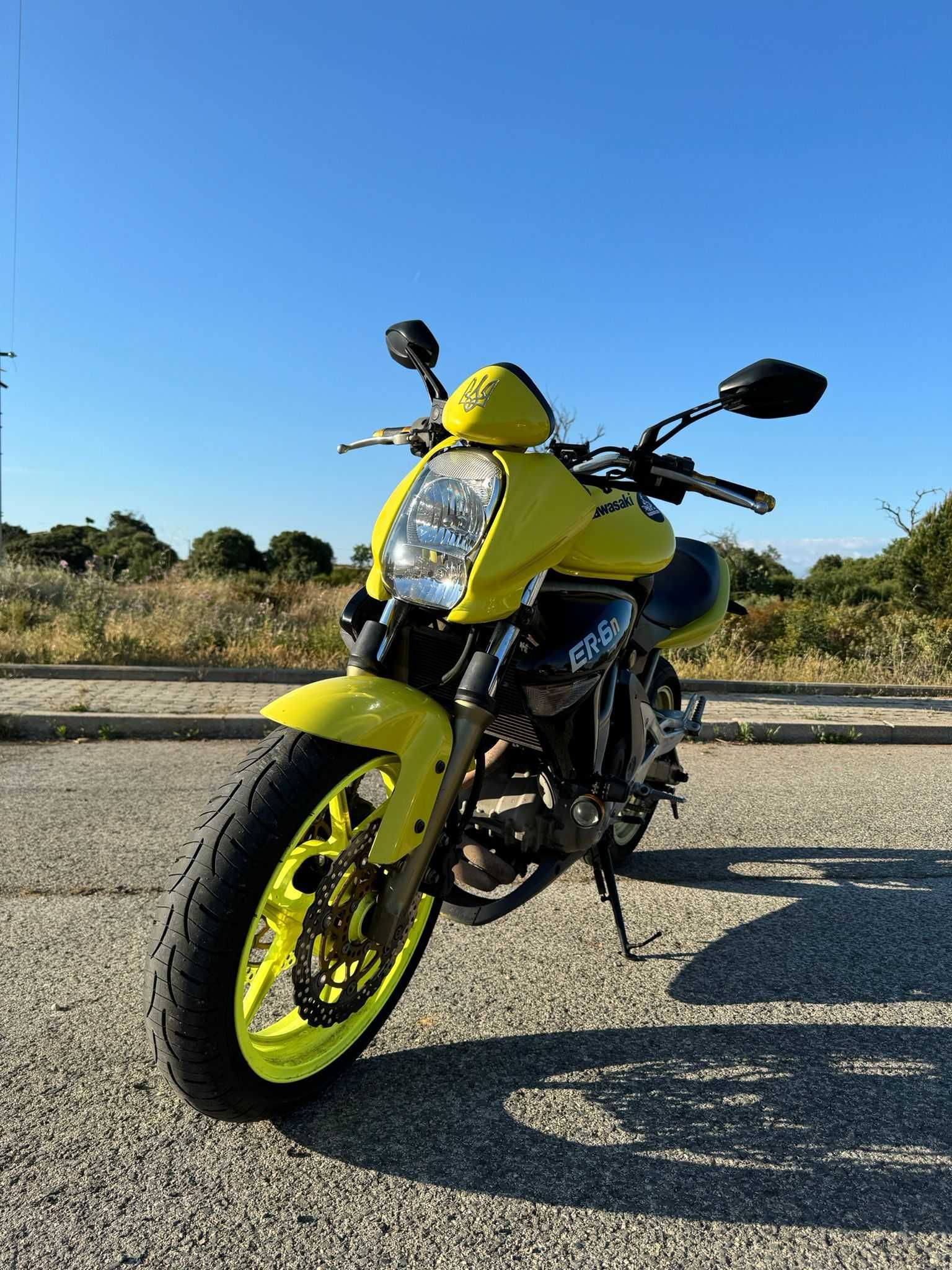 Kawasaki ER-6N revisão recente