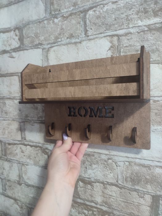 дерев'яний тримач для ключів, ключниця. 
розмір 24х18см
фанера 5мм.

В