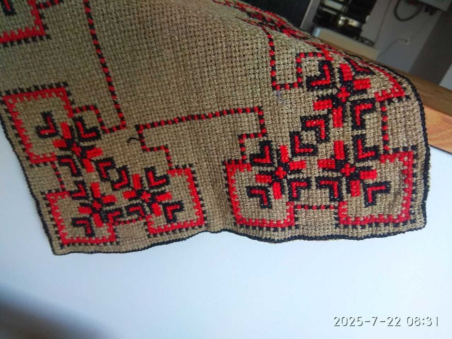 вышивка по мешковине - колоритная индивидуальная деталь в интерьере