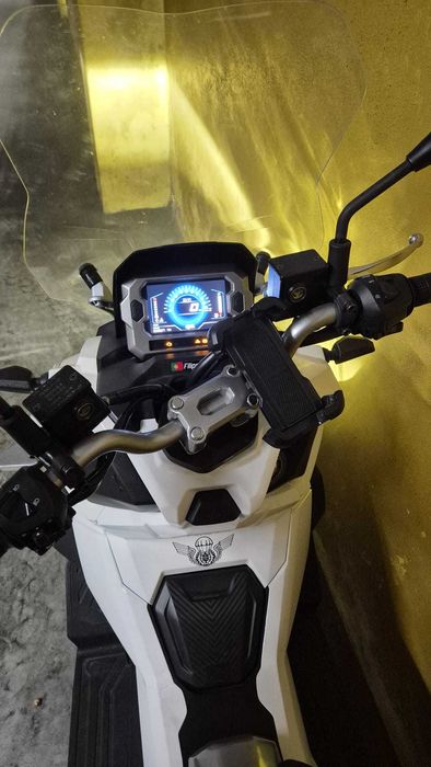 Sym ADX 125 com topcase