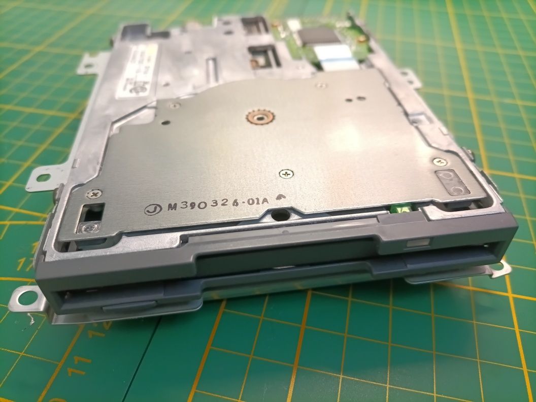 Części do retro laptopa - Floppy Disk Driver - 1.44 MB - TEAC FD-05HG