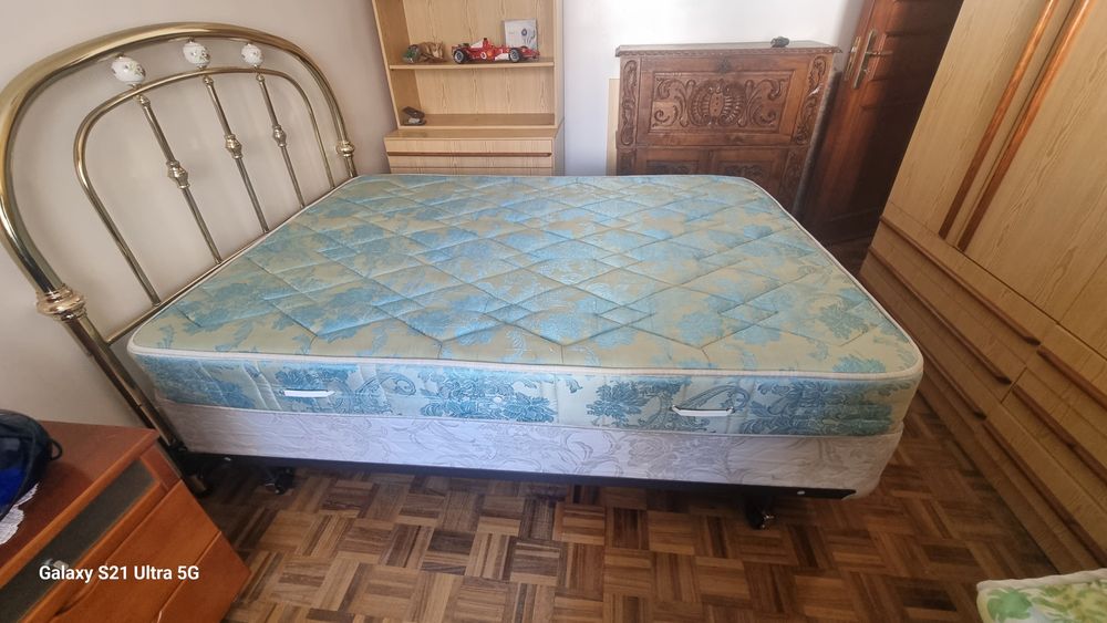 Cama de casal com colchão