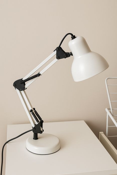 Lampa biurkowa biała