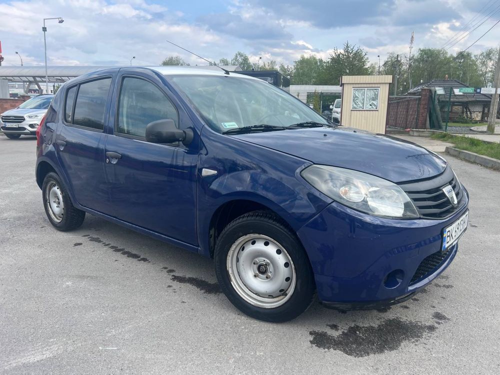 Dacia sandero 1.4 продам