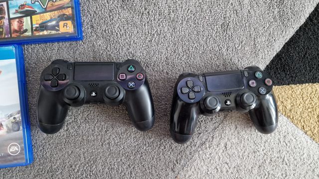 Konsola PlayStation 4 dwa pady i 7 gier