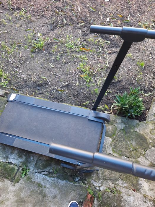 Vendo as 2 ou em separado. Passadeira  E máquina de musculação