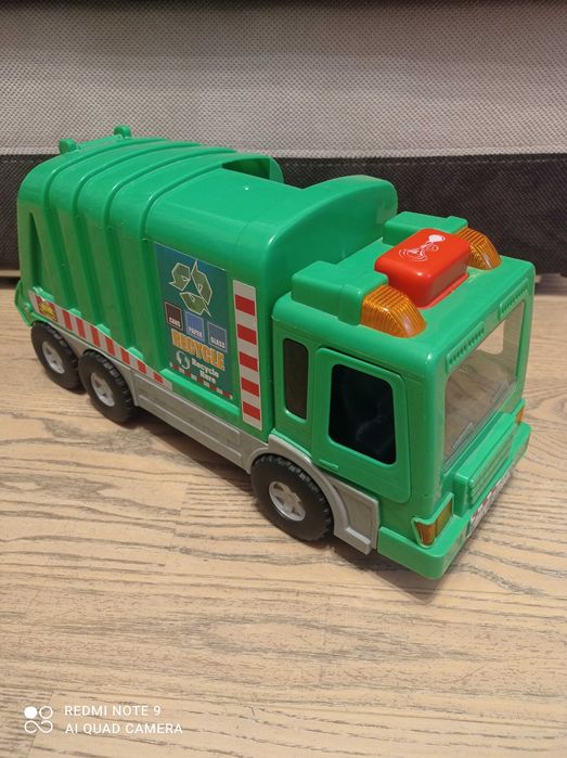 Duża zabawka śmieciarka z dżwiękami i ruchomymi elementami