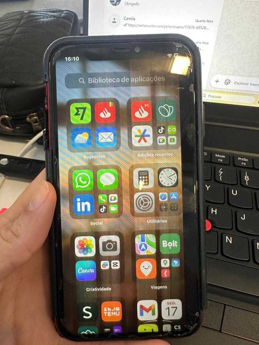 Iphone 11 com a tela trincada