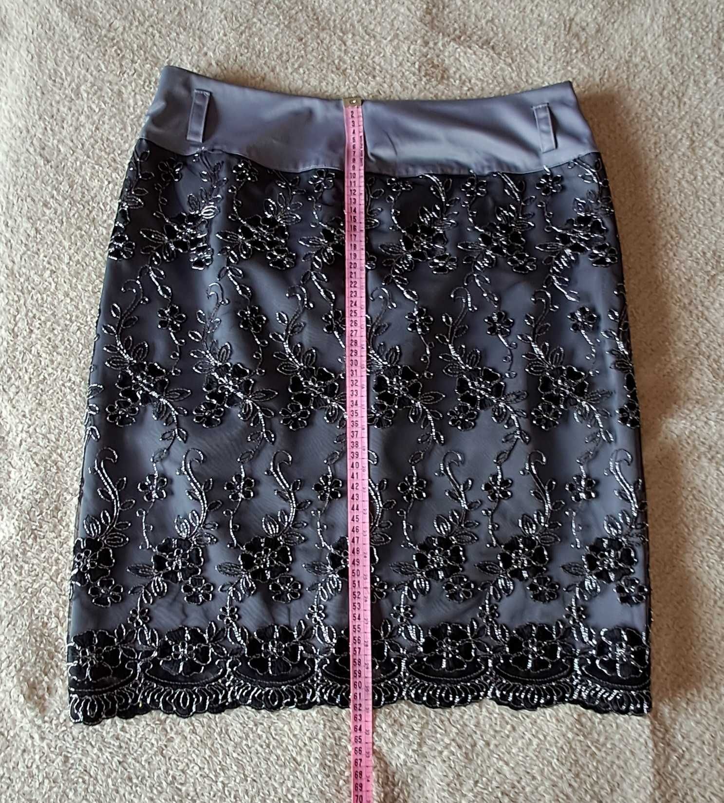 Elegancka spódnica z koronką
