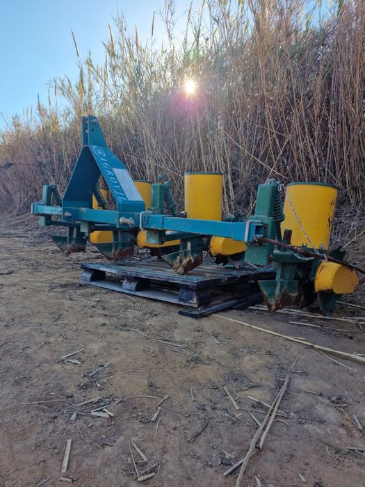 SEMEADOR DE MILHO e outras Culturas de 4 linhas