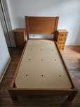 Cama adulto + 2mesas de cabeceira