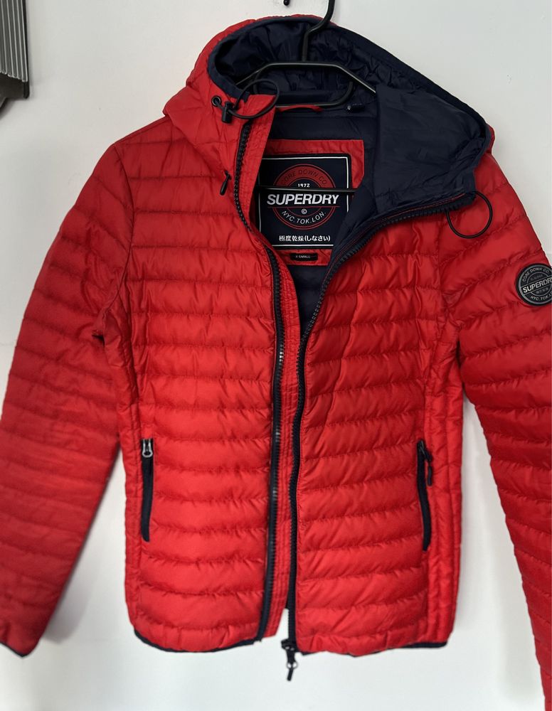 Superdry XS czerwona kurtka puchowa damska z kapturem