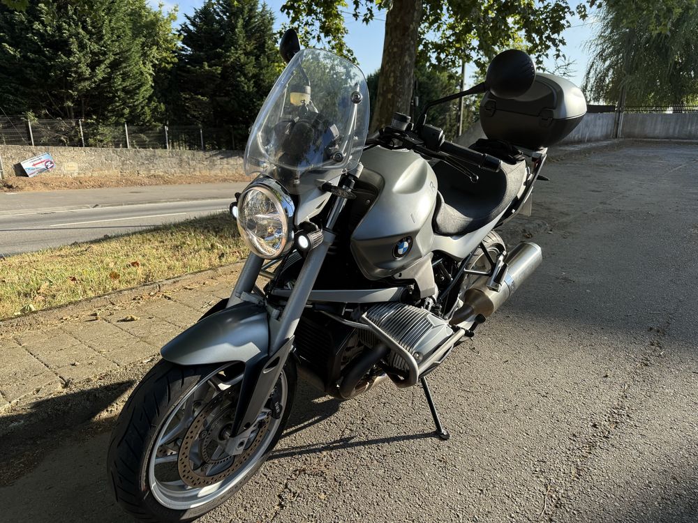 BMW R1200R de 2011 - irrepreensível - poucos km