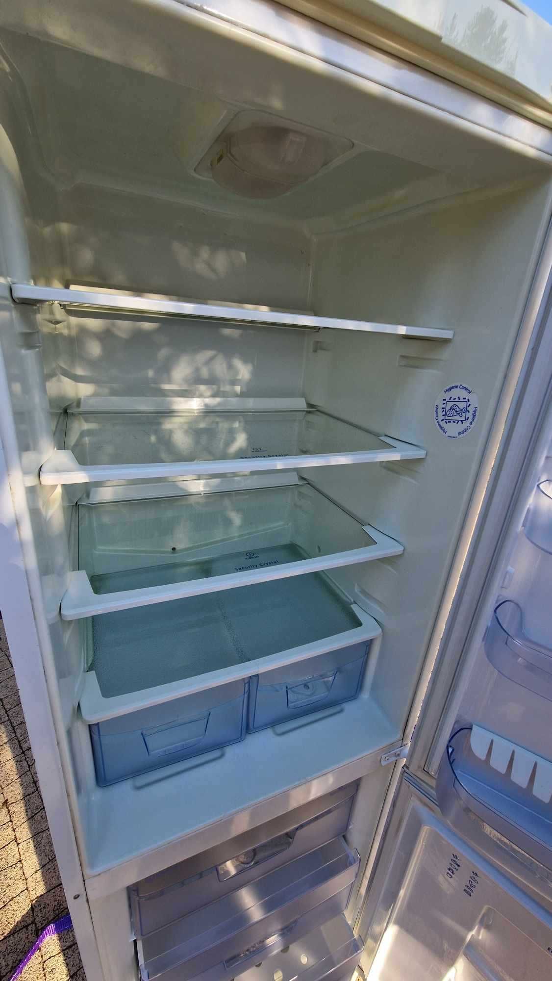 Lodówka Indesit Graffiti Biała