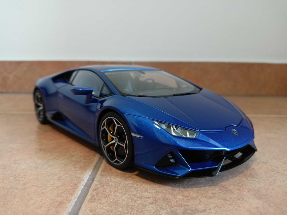 Lamborghini Huracan Evo model w skali 1:18 Autoart/otwierane elementy