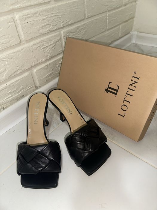 Мюлі чорні , 36 розмір