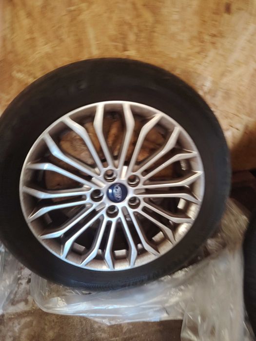 Ładne i oryginalne 17 calowe [5x108] wraz z letnimi oponami
