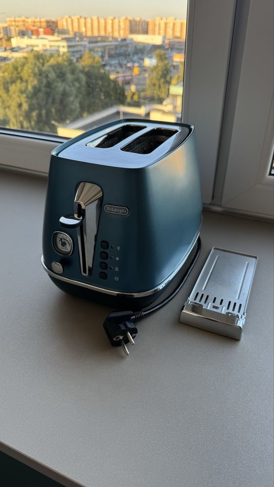 Тостер Delonghi синього кольору