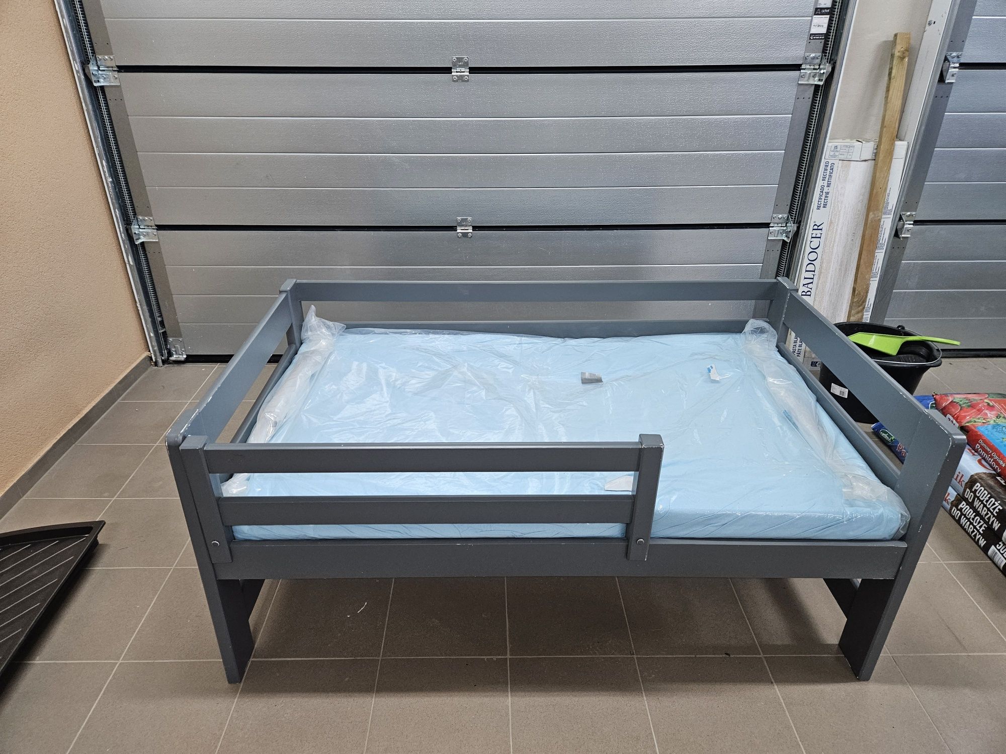Drewniane łóżko dziecięce 140×90
