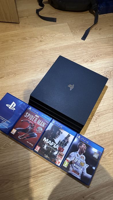 PS4 Pro 1TB + zestaw do gier